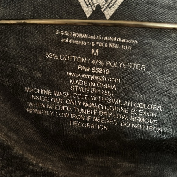 Lightweight tee never worn - Picture 4 of 5